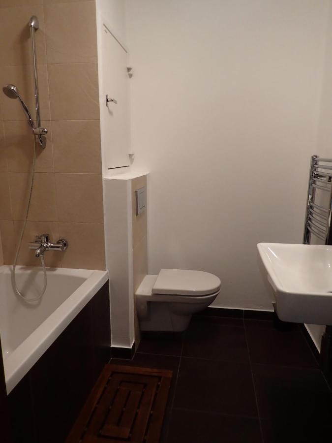 Marguerite Apartment - Parking Including Братислава Екстер'єр фото